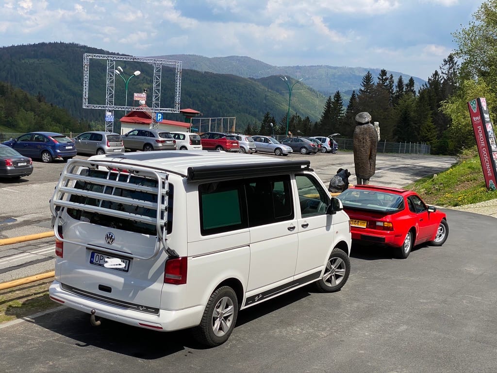 944 \\\"holuje\\\" Californię :)