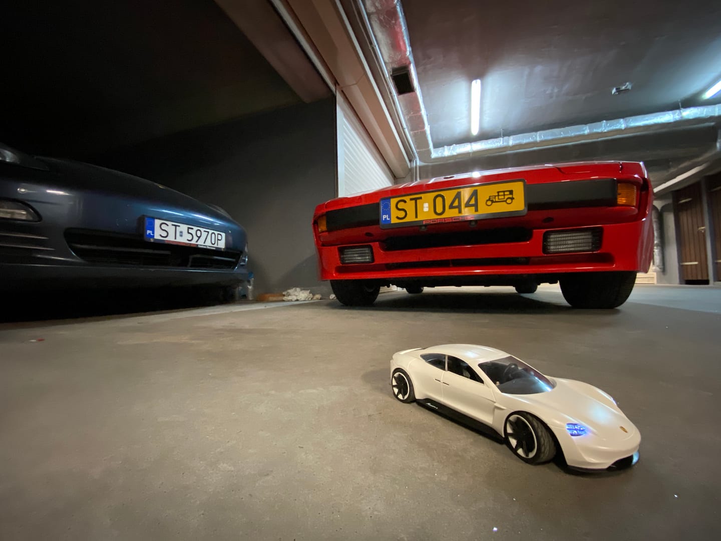 Taycan, 944 i Panamera