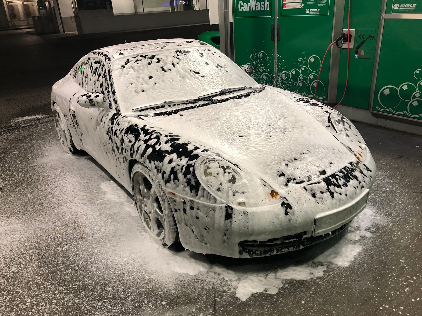 Po przejechaniu blisko 2000km w weekend czas się umyć.