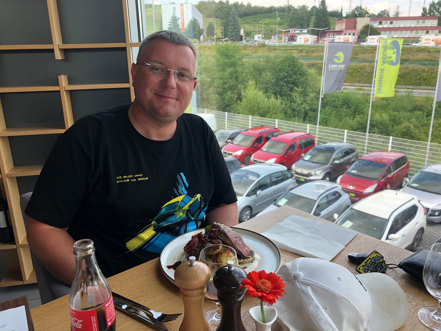 Rodzinny obiad na Słowacji. Zwróć uwagę na koszulkę :)