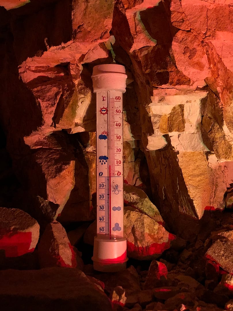 Pod ziemią stała temperatura jest przez cały rok.