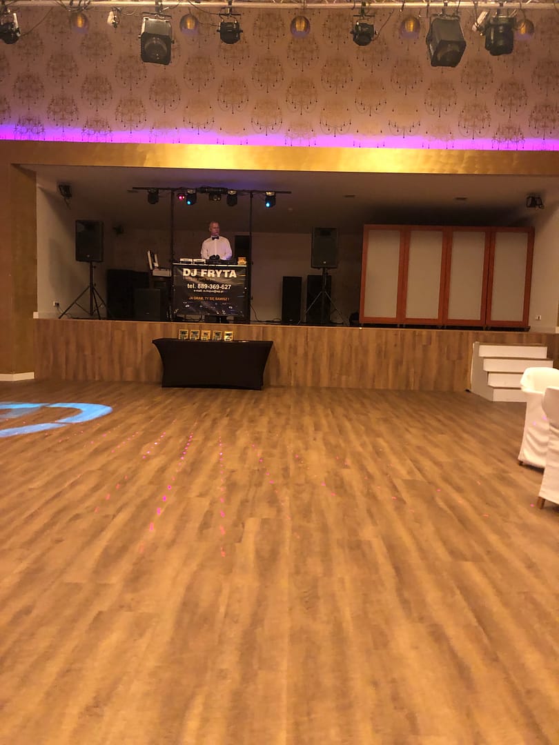 DJ już się rozgrzewa. Statuetki od Barre'go czekają na nowych właścicieli.