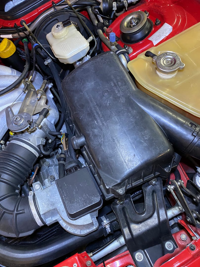 Klasyczna obudowa filtra powietrza.